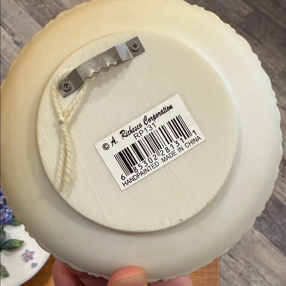 Floral Wall Plaques with 3 Dimensional Flowers. EUC - Picture 4 of 10